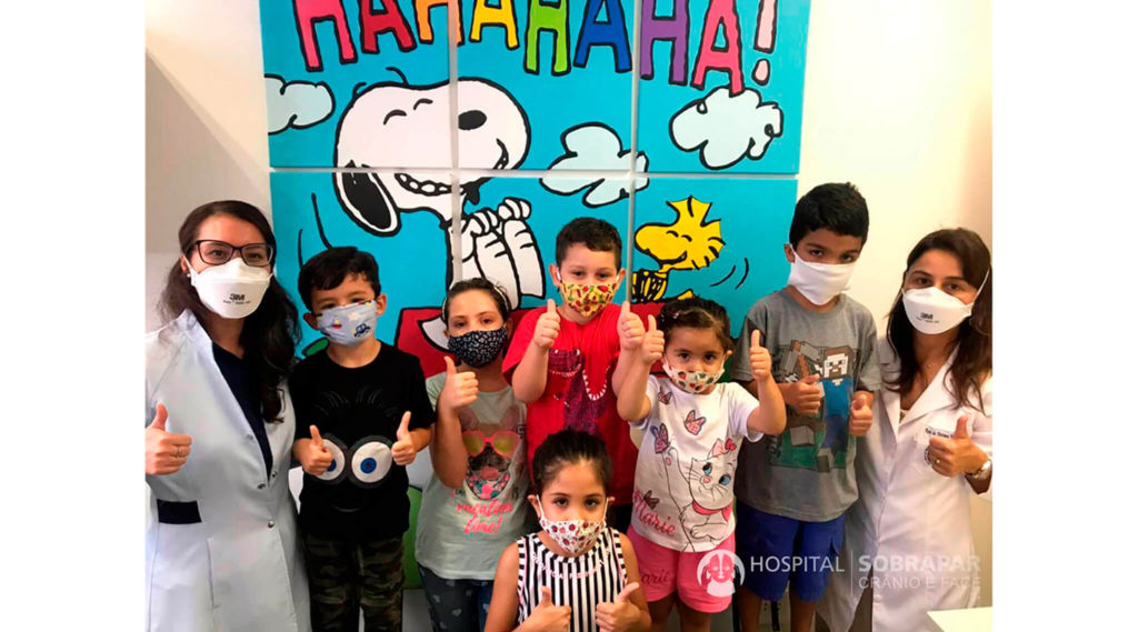 Peanuts Worldwilde, Hospital Sobrapar e Fundação para Arte Hospitalar trazem Snoopy para alegria dos pacientes