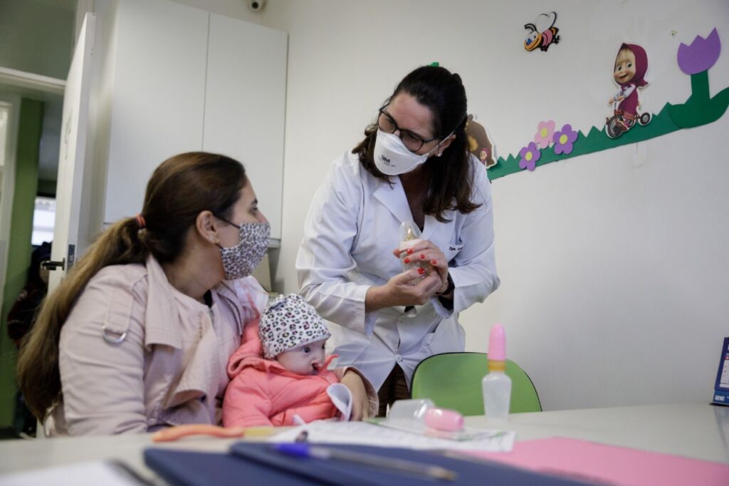 Bebês com fissura labiopalatina podem precisar de suplementação para ganho de peso